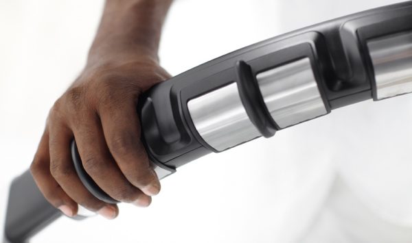 seca-mBCA-african-hand-on-hand-electrodes-close seca-mBCA-african-hand-on-hand-electrodes-close
